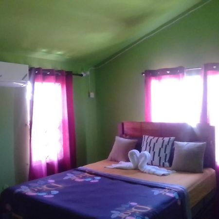 Cheerful 2-Bedroom Home In Falmouth Garden מראה חיצוני תמונה