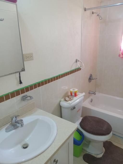 Cheerful 2-Bedroom Home In Falmouth Garden מראה חיצוני תמונה
