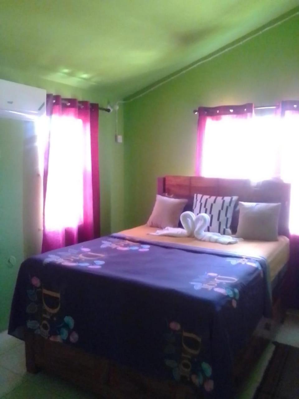 Cheerful 2-Bedroom Home In Falmouth Garden מראה חיצוני תמונה