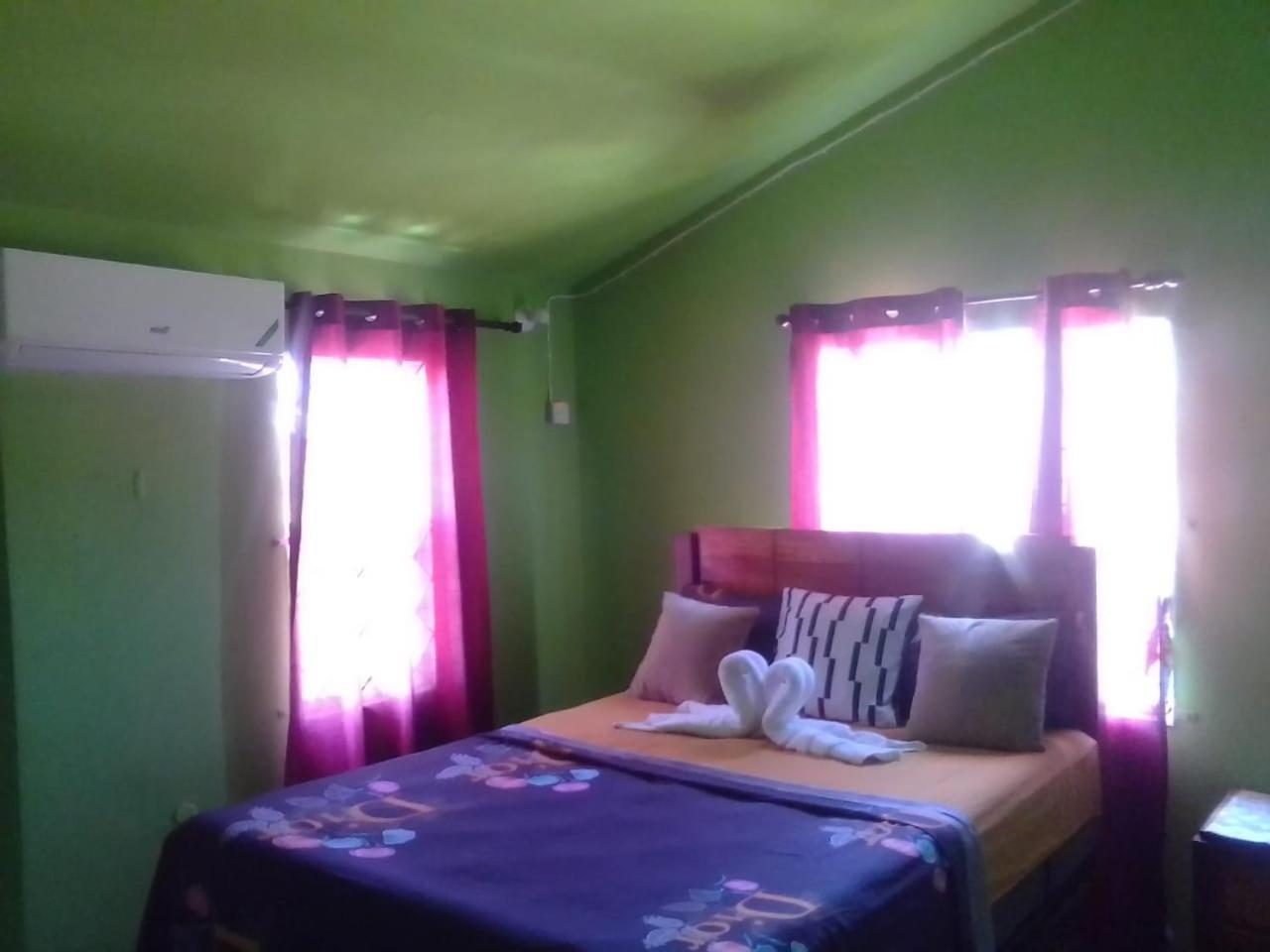 Cheerful 2-Bedroom Home In Falmouth Garden מראה חיצוני תמונה